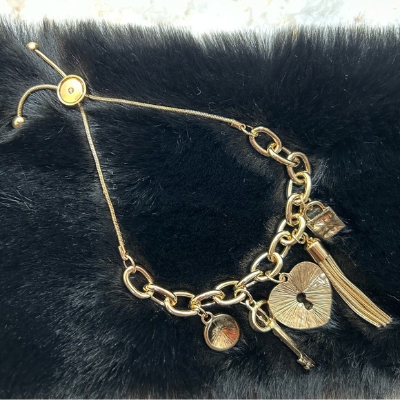 GUESS bracelet heart charm new no tag - Picture 3 of 3